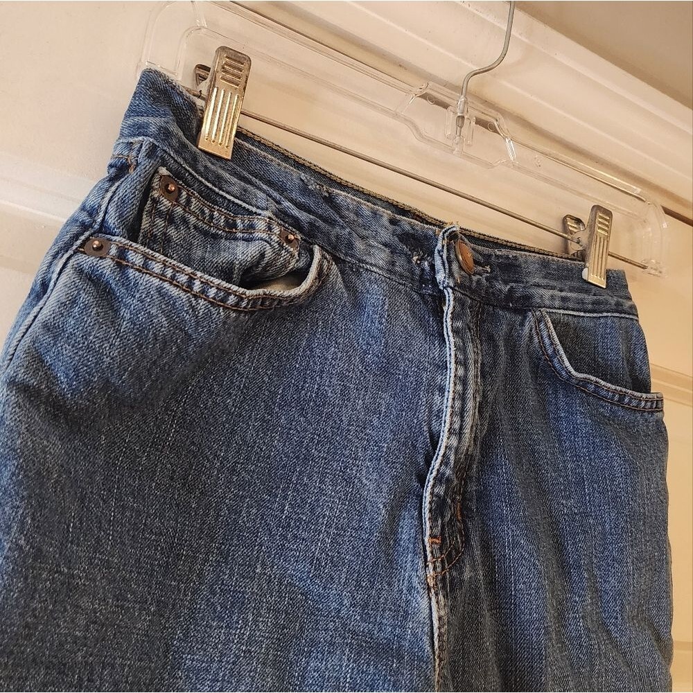 GAP reverse fit frayed hem shorts. No size, 25in waist - Picture 2 of 5